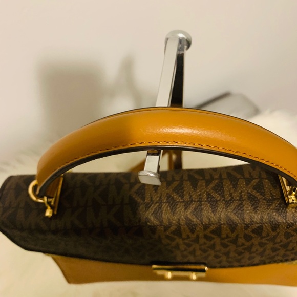 Brand New MK crossbody bag - Picture 6 of 9